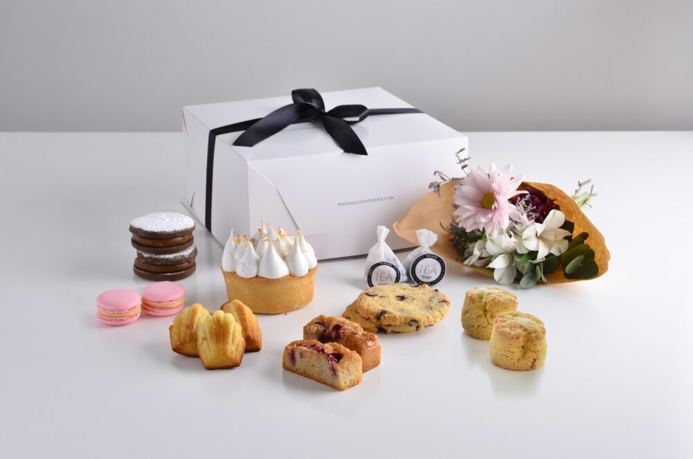 Desayuno/Merienda especial con macarons y ramo de flores