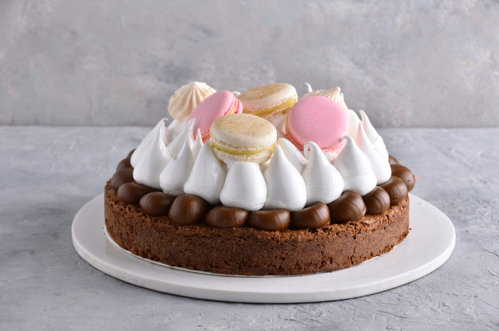 Torta Brownie con macarons
