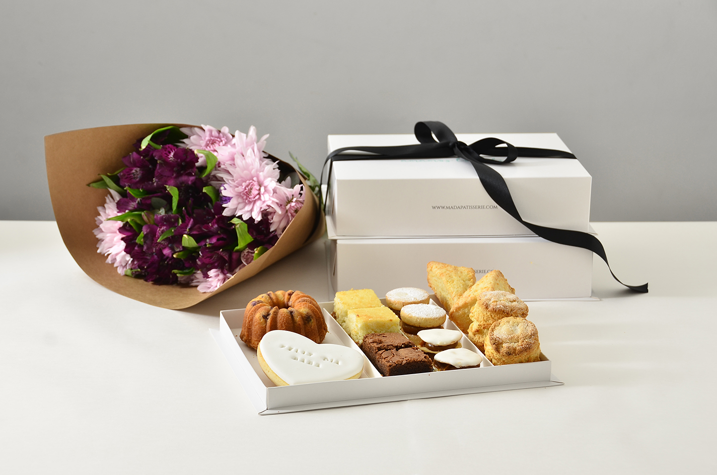 Desayuno Box mamá 1 con ramo de flores